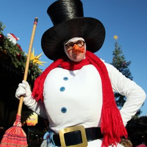 Schneemann auf Stelzen