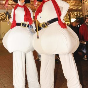 Schneemann auf Stelzen