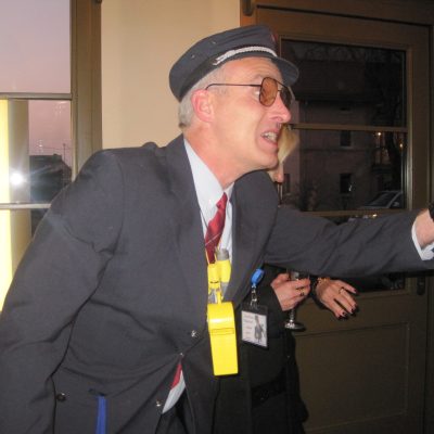 Der komische Comedy-Schaffner aus Köln kontrolliert auch gerne auf Ihrer Veranstaltung! Kontakt und Buchung: www.Walkacts.info, www.Kuenstlerteam.com, Tel.: 0221 342060