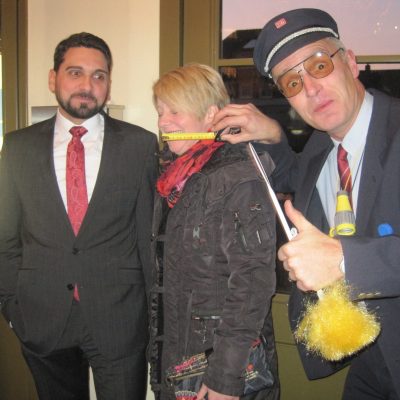 Der komische Comedy-Schaffner aus Köln kontrolliert auch gerne auf Ihrer Veranstaltung! Kontakt und Buchung: www.Walkacts.info, www.Kuenstlerteam.com, Tel.: 0221 342060